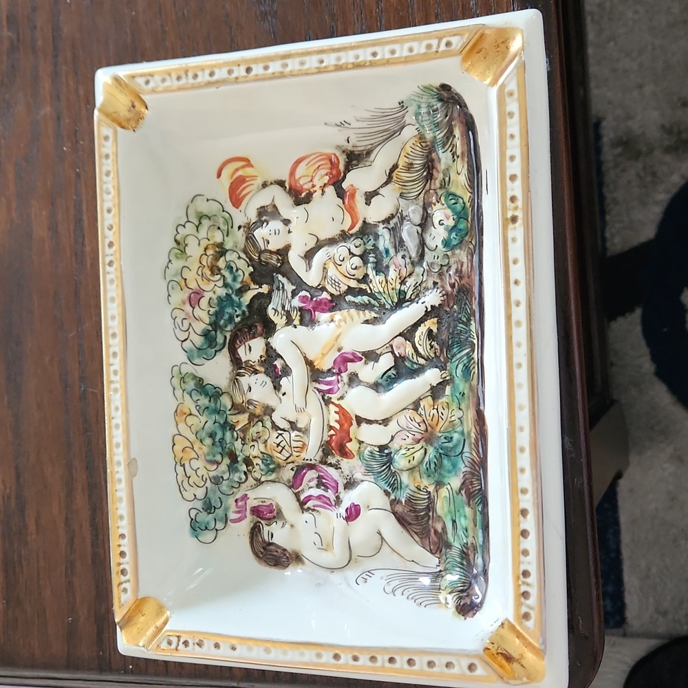 1970S HANDCRAFTED CAPODIMONTE CERAMIC ASHTRAY .